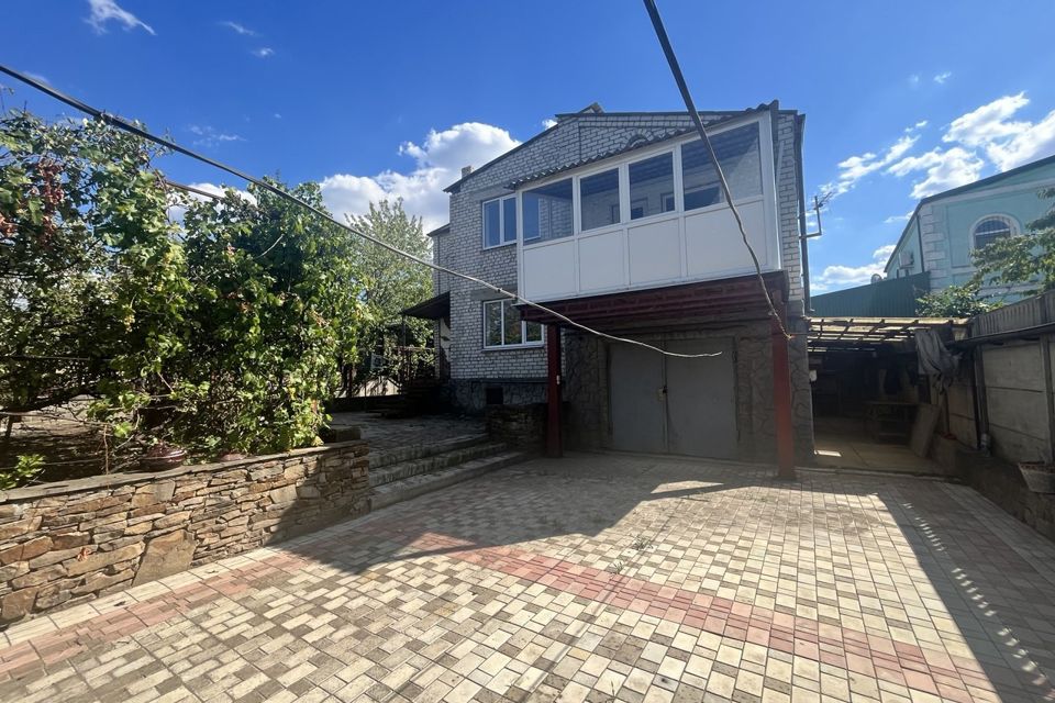 Продаётся 2-этажный дом, 200 м²
