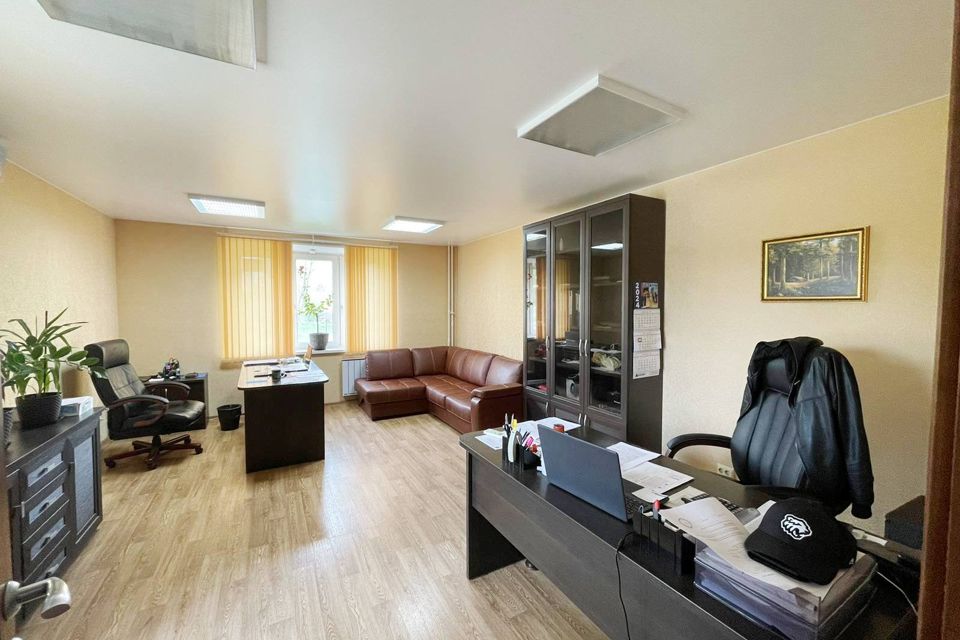 Продаётся 4-комнатная квартира, 121.1 м²