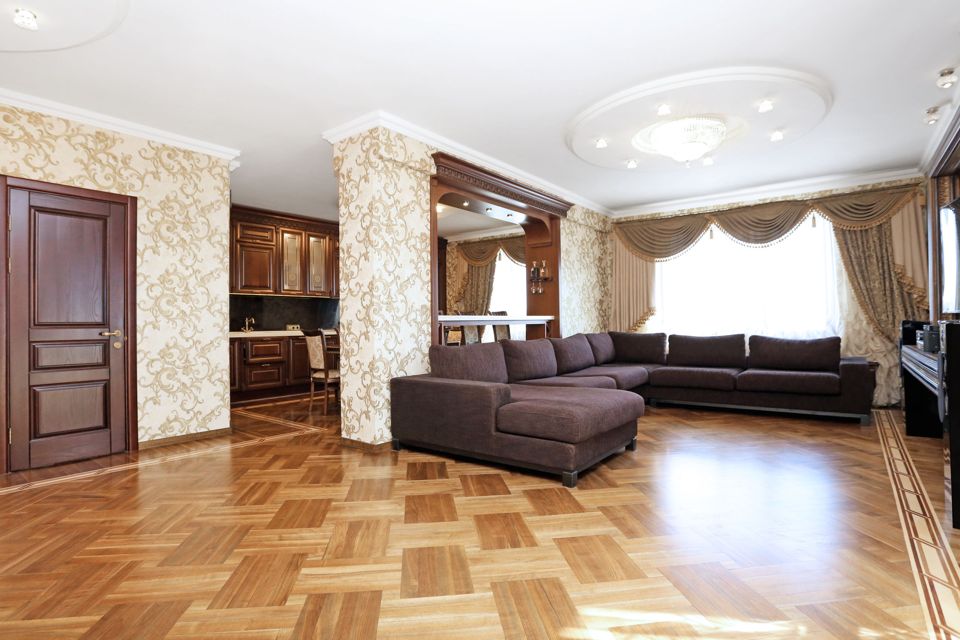 Продаётся 3-комнатная квартира, 127 м²
