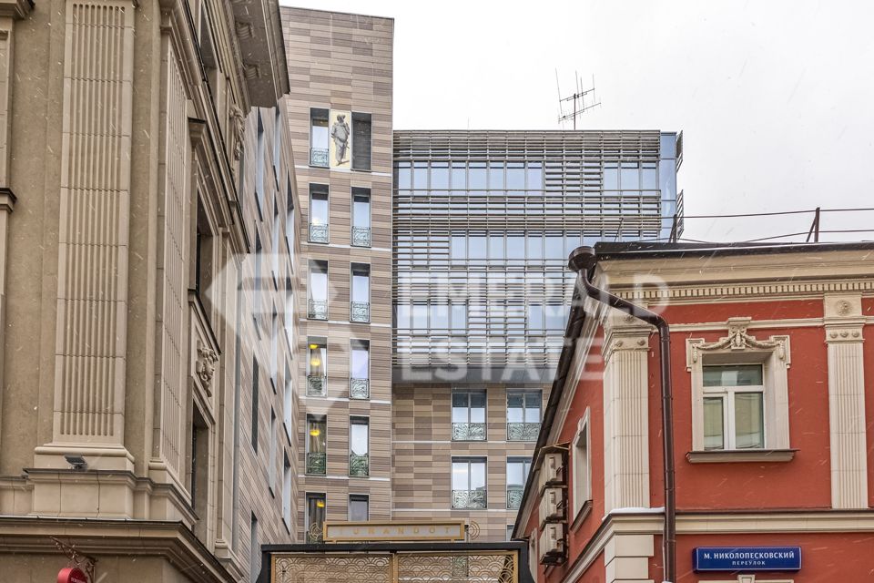 Продаётся 4-комнатная квартира, 197.2 м²