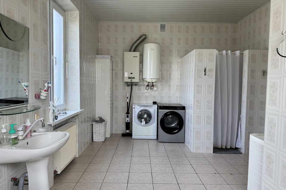 Продаётся 3-этажный дом, 570 м²