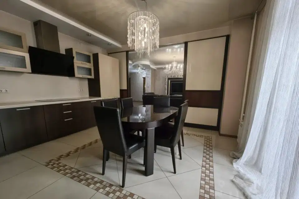 Продаётся 3-комнатная квартира, 122 м²