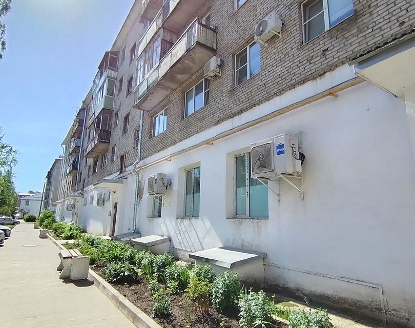 Продаётся 3-комнатная квартира, 50.4 м²