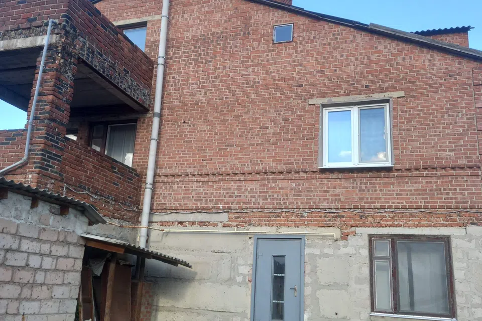 Продаётся 3-этажный дом, 284 м²