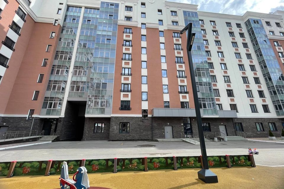Продаётся 3-комнатная квартира, 121 м²