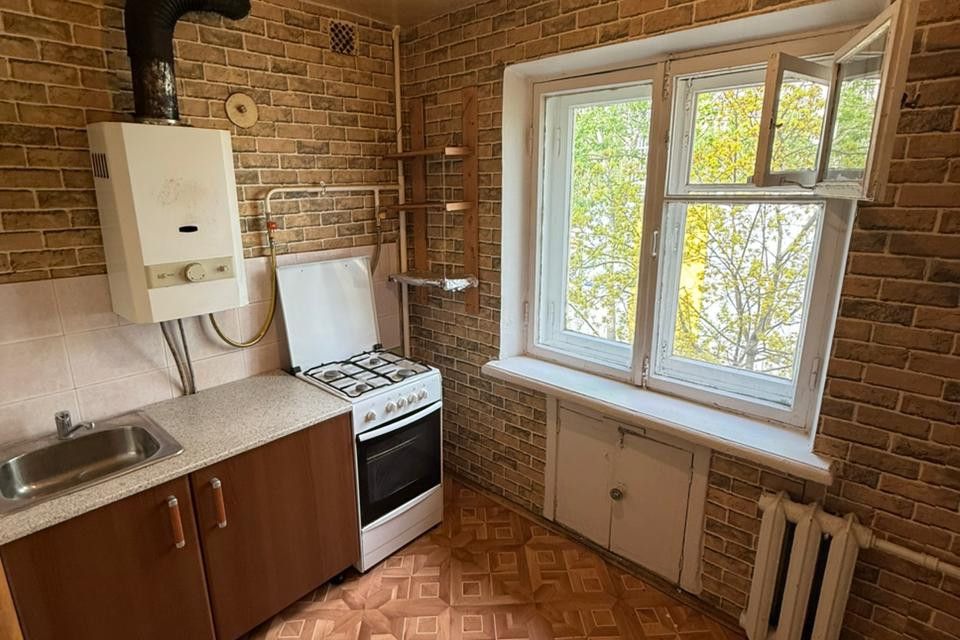Продаётся 3-комнатная квартира, 55.9 м²