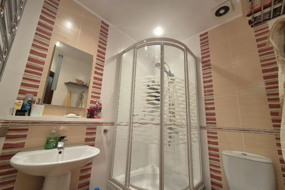 Продаётся 5-комнатная квартира, 197 м²