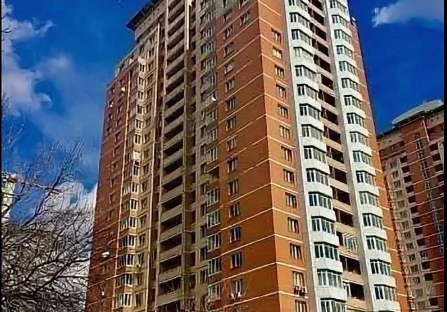 Продаётся 3-комнатная квартира, 137 м²