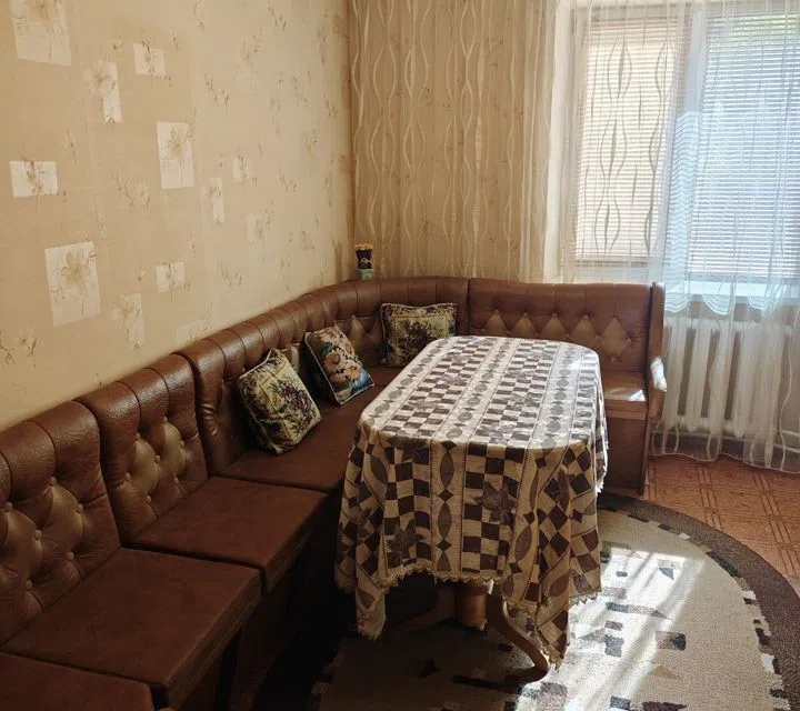 Продаётся 4-комнатная квартира, 61 м²