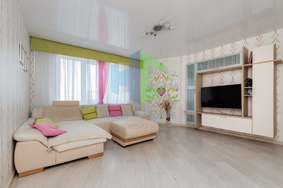 Продаётся 4-комнатная квартира, 105 м²