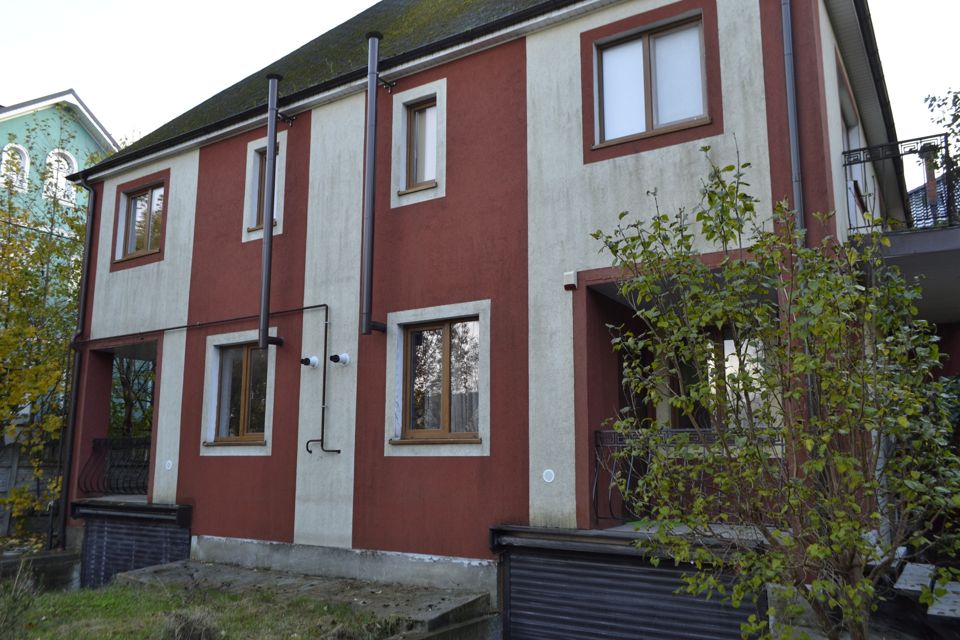 Продаётся 2-этажный дом, 324 м²