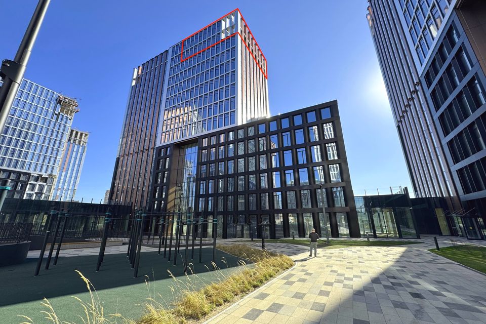 Продаётся 4-комнатная квартира, 235.9 м²