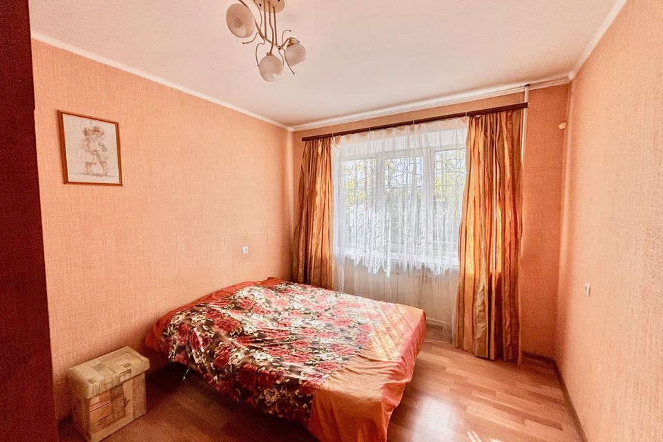 Продаётся 4-комнатная квартира, 59.7 м²