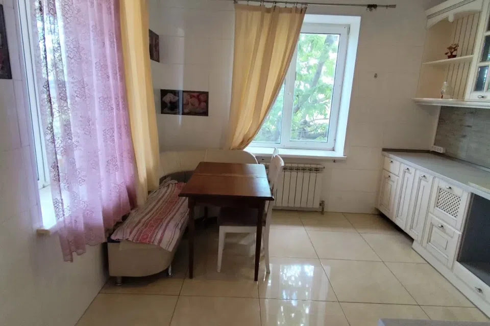 Продаётся 3-этажный дом, 241.7 м²
