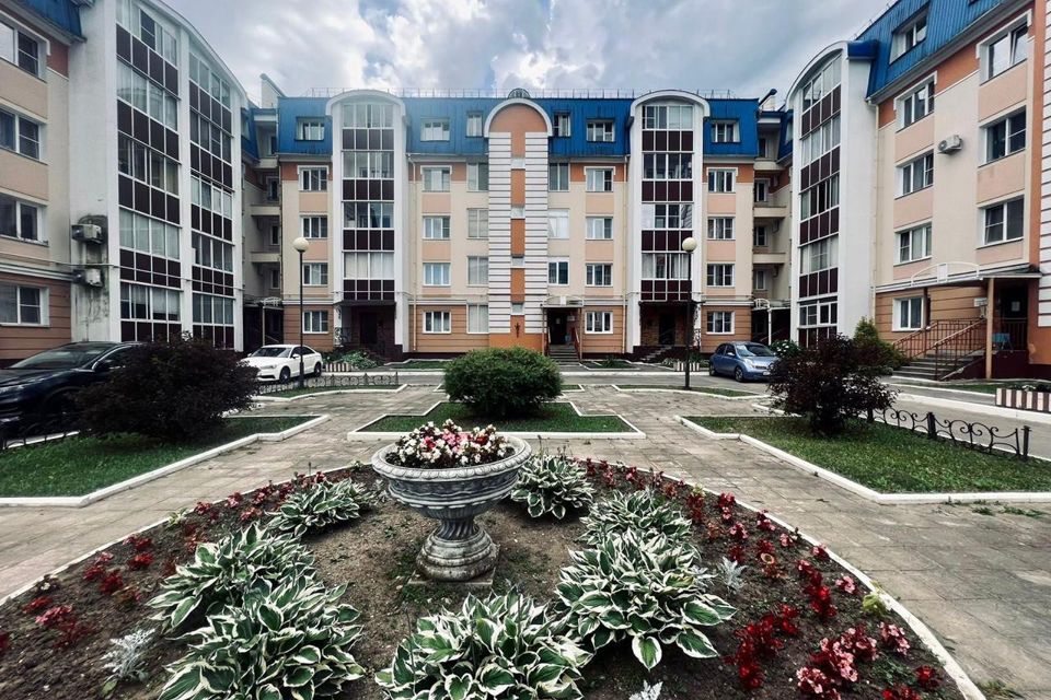 Продаётся 3-комнатная квартира, 106 м²