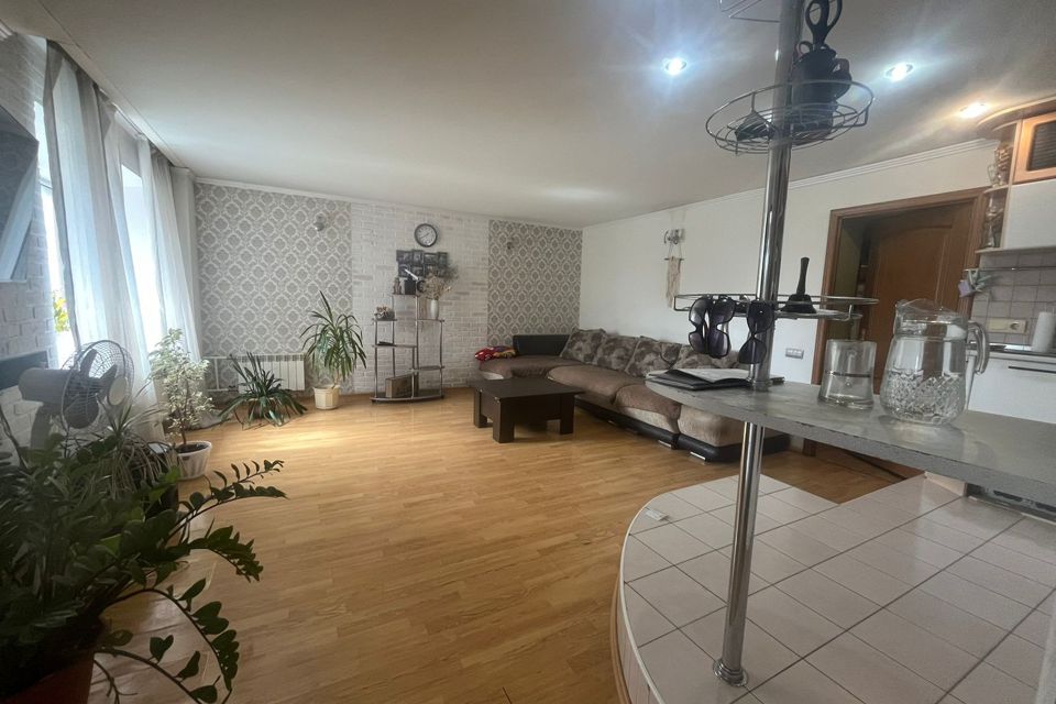 Продаётся 4-комнатная квартира, 116 м²