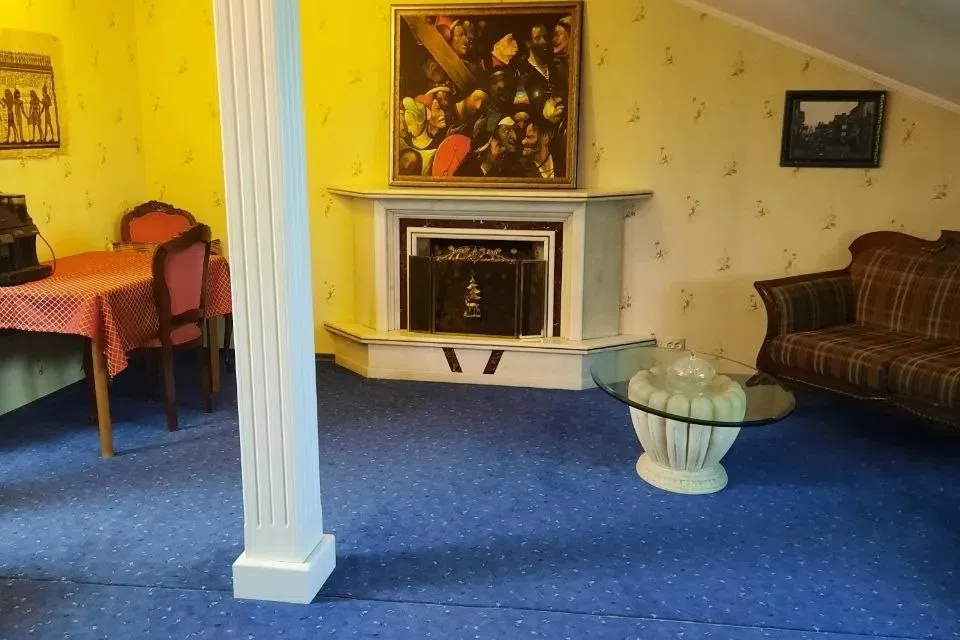 Продаётся 4-комнатная квартира, 196 м²