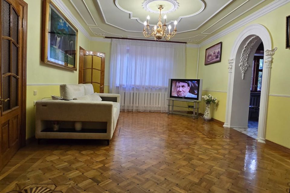 Продаётся 3-этажный дом, 224 м²