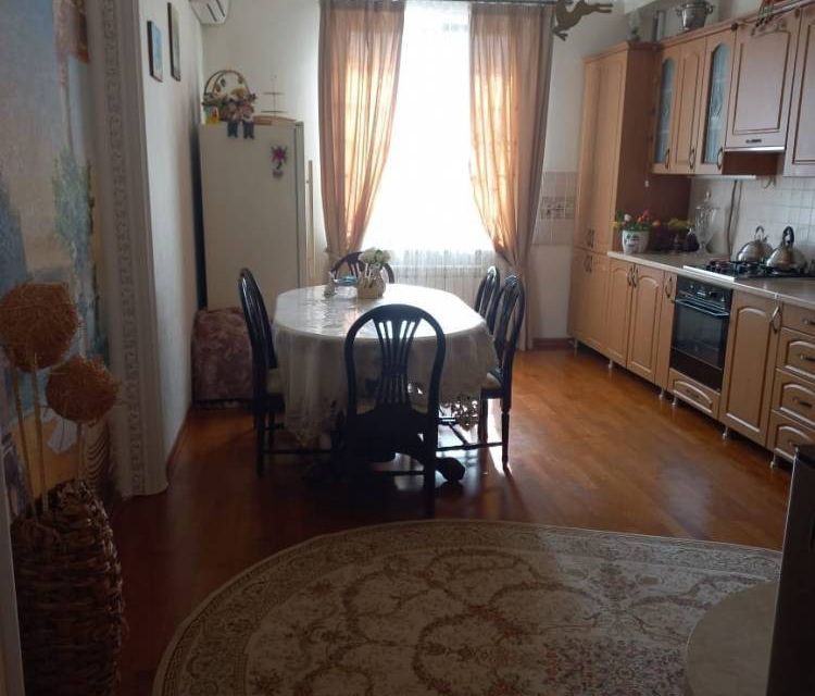 Продаётся 2-комнатная квартира, 81.6 м²