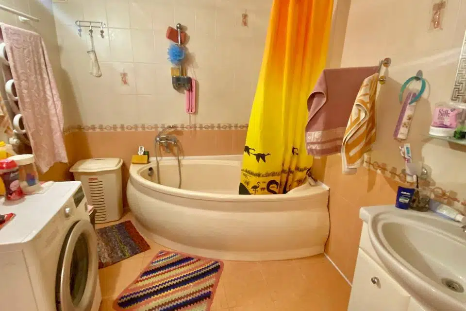 Продаётся 3-этажный дом, 300 м²