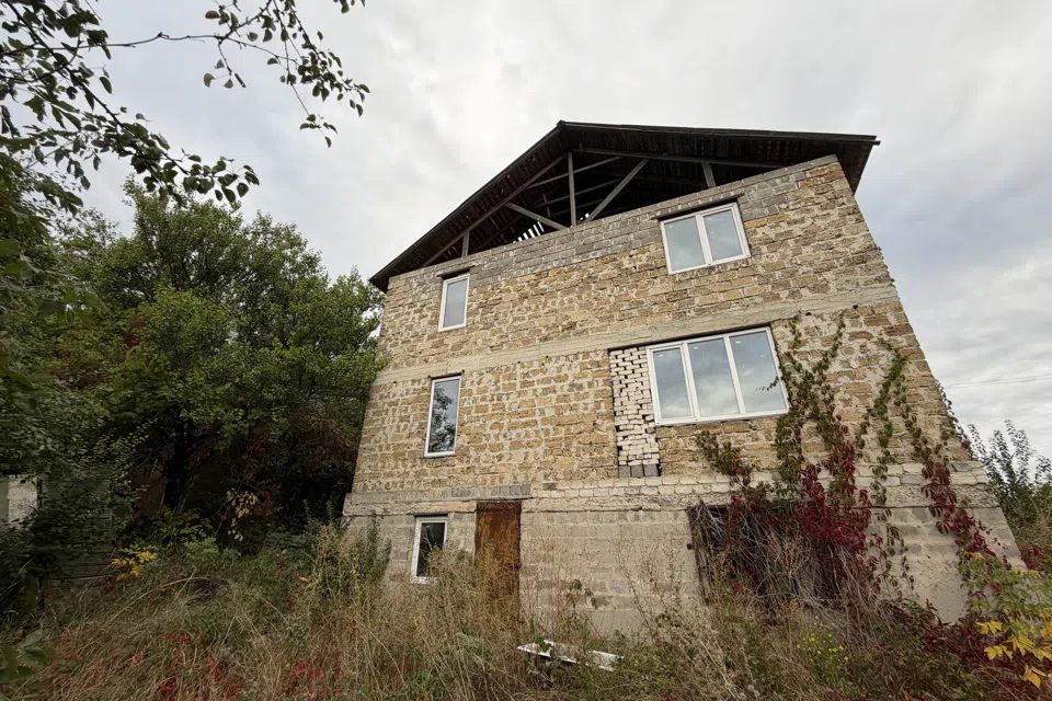 Продаётся 4-комнатная квартира, 180 м²