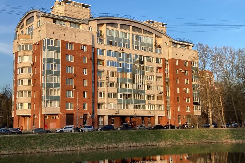 Продаётся 4-комнатная квартира, 140 м²