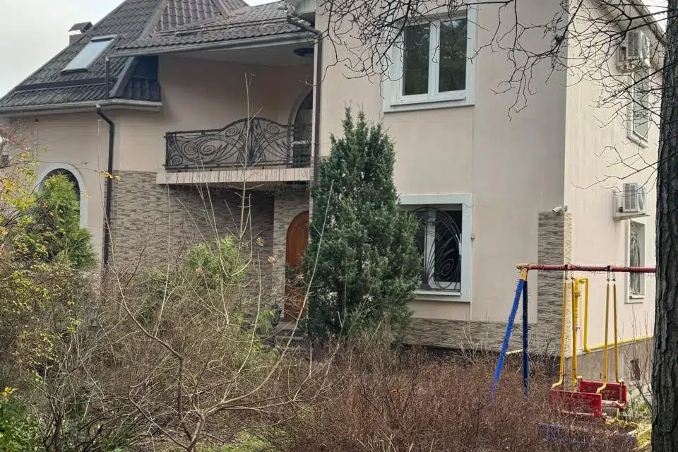 Продаётся 4-этажный дом, 395.4 м²