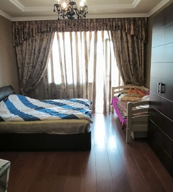 Продаётся 5-комнатная квартира, 180 м²