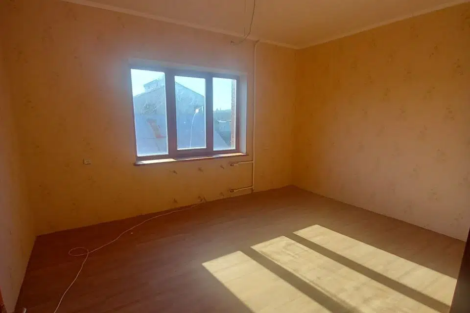 Продаётся 3-этажный дом, 220 м²