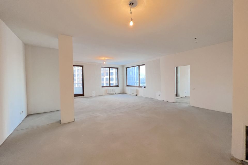 Продаётся 3-комнатная квартира, 200.7 м²