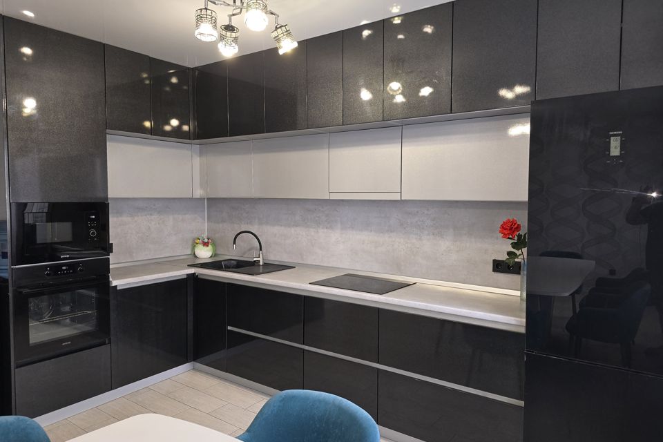 Продаётся 4-комнатная квартира, 150.3 м²