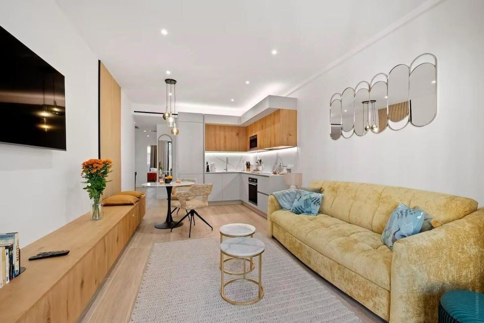 Продаётся 1-комнатная квартира, 42 м²