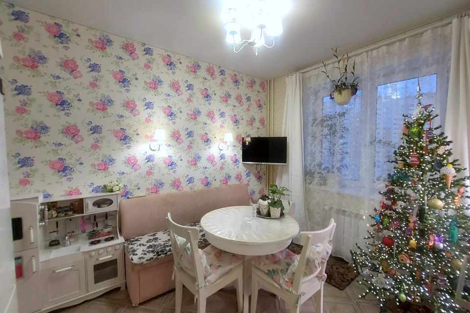 Продаётся 1-комнатная квартира, 42 м²