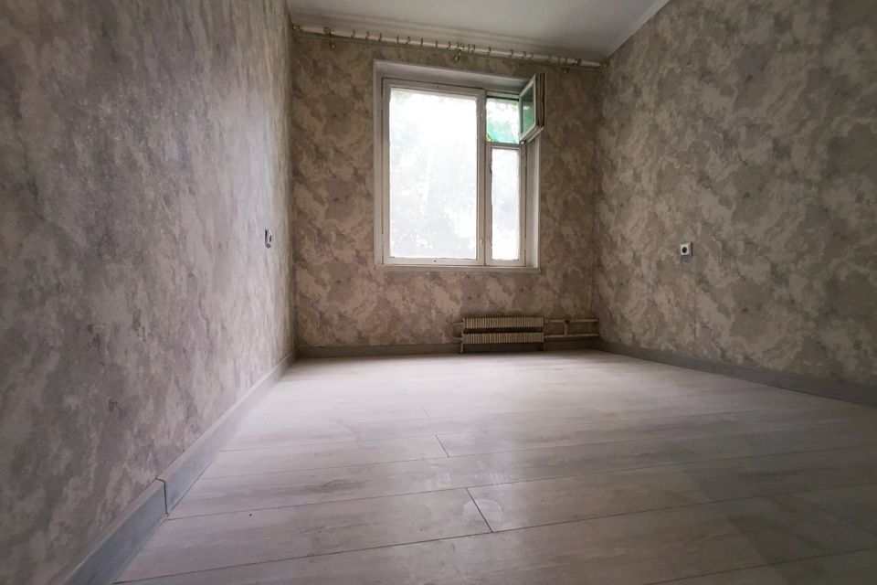 Продаётся 3 комнаты в 3-комн. квартире, 12.1 м²