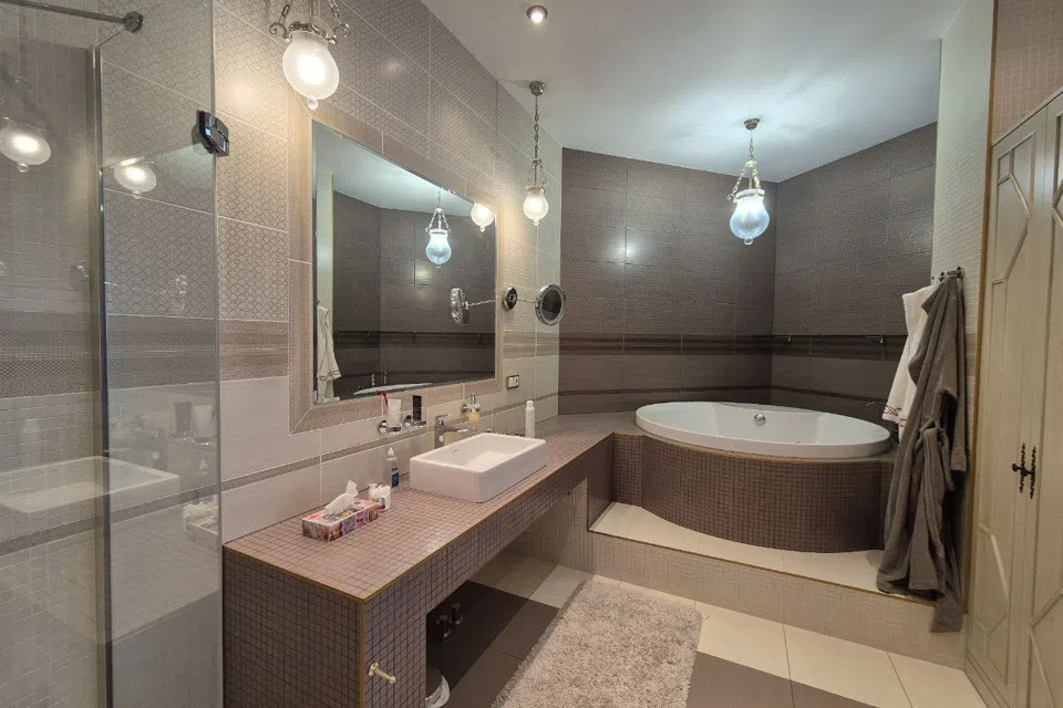 Продаётся 4-комнатная квартира, 400 м²