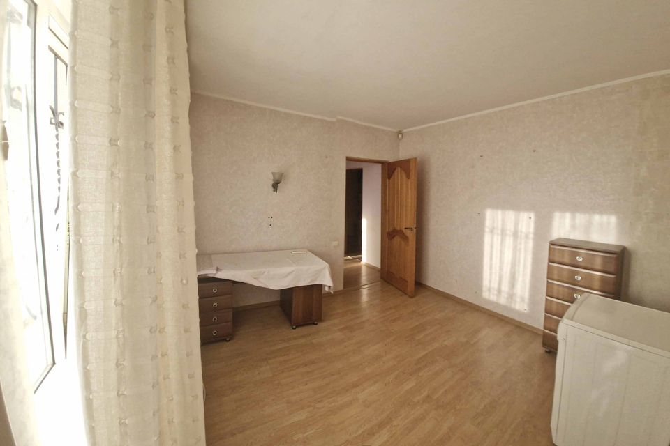 Продаётся 4-комнатная квартира, 136 м²