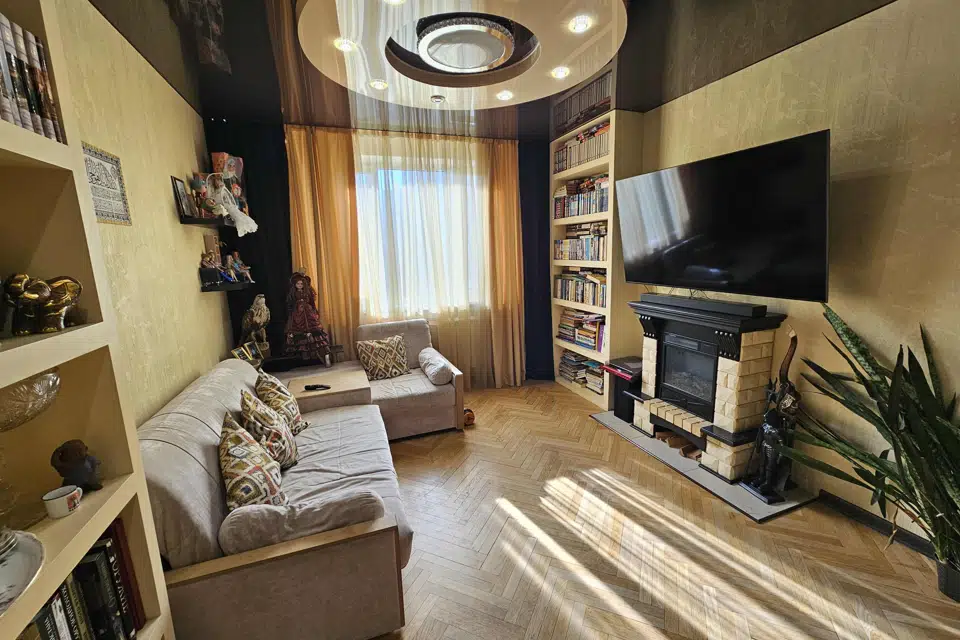 Продаётся 4-комнатная квартира, 102 м²