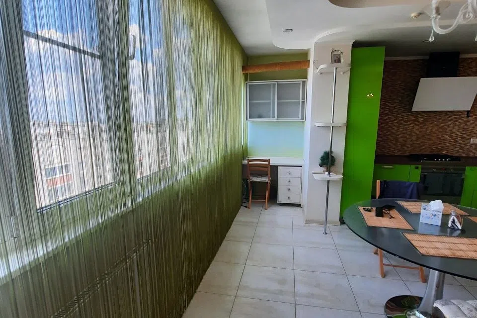 Продаётся 3-комнатная квартира, 106 м²