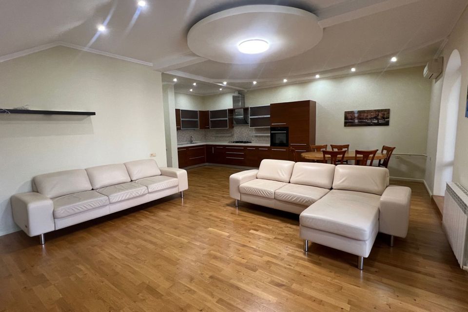 Продаётся 2-комнатная квартира, 102 м²
