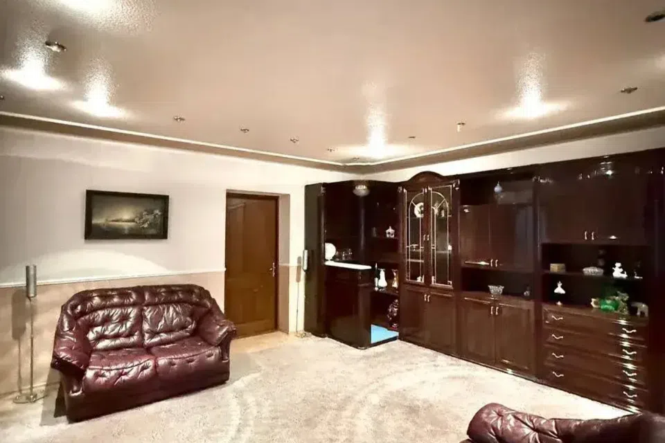 Продаётся 4-комнатная квартира, 107 м²