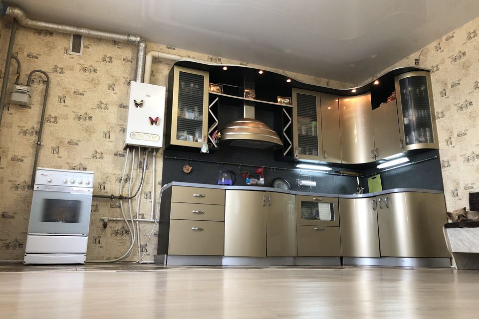 Продаётся 3-комнатная квартира, 96 м²