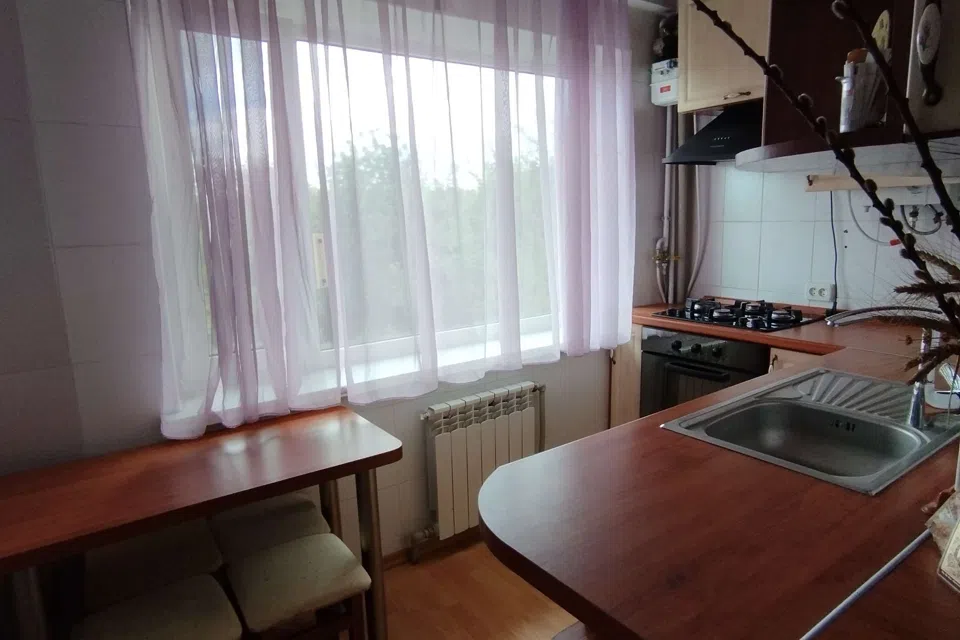Продаётся 3-комнатная квартира, 44.9 м²