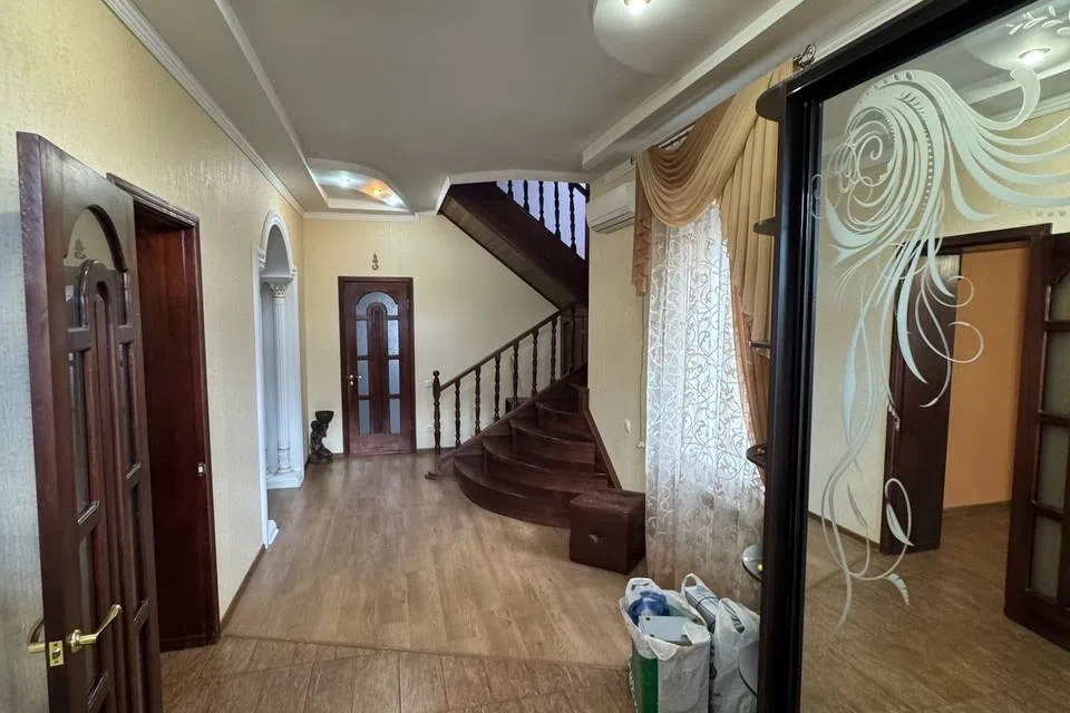 Продаётся 2-этажный дом, 200 м²