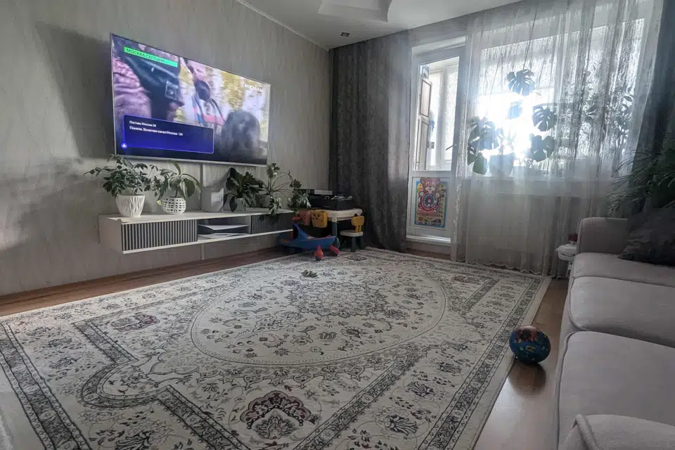 Продаётся 1-комнатная квартира, 42 м²