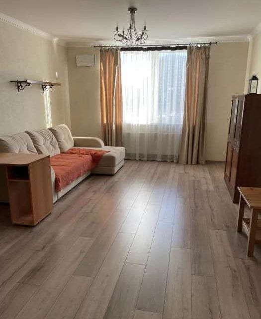 Сдаётся 2-комнатная квартира, 81 м²