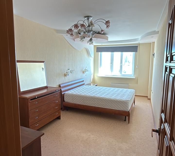 Сдаётся 2-комнатная квартира, 113 м²