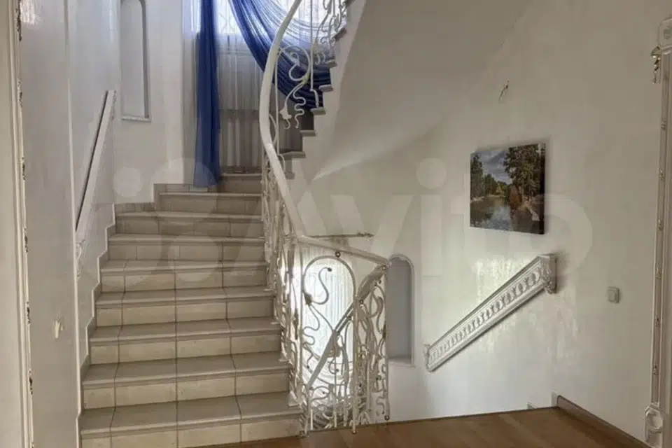 Продаётся 4-этажный дом, 488 м²