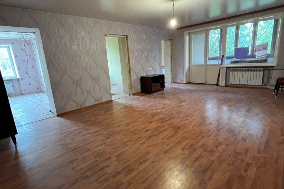 Продаётся 4-комнатная квартира, 90 м²