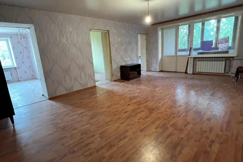 Продаётся 4-комнатная квартира, 90 м²