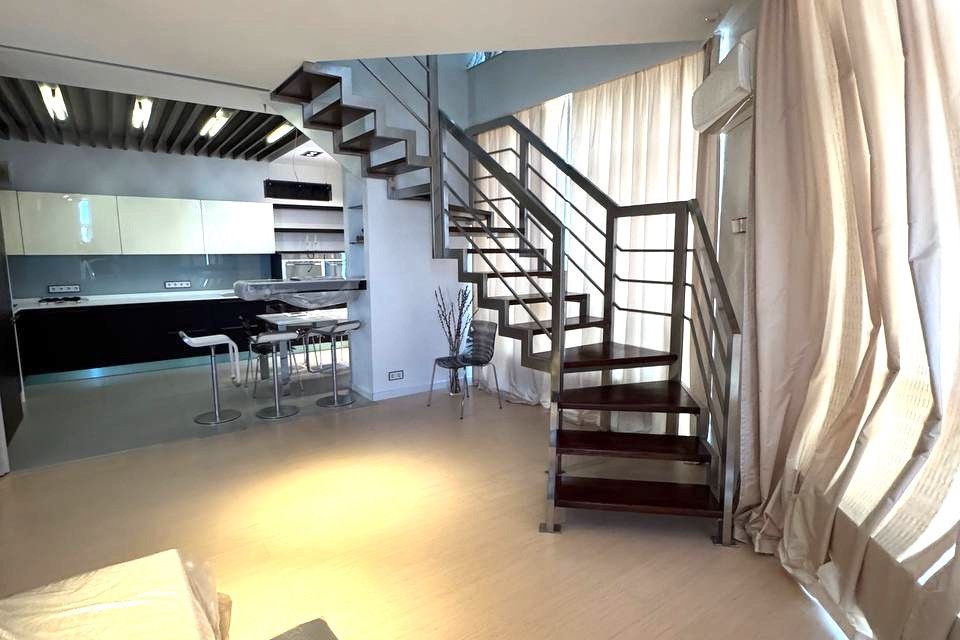 Продаётся 4-комнатная квартира, 147.3 м²